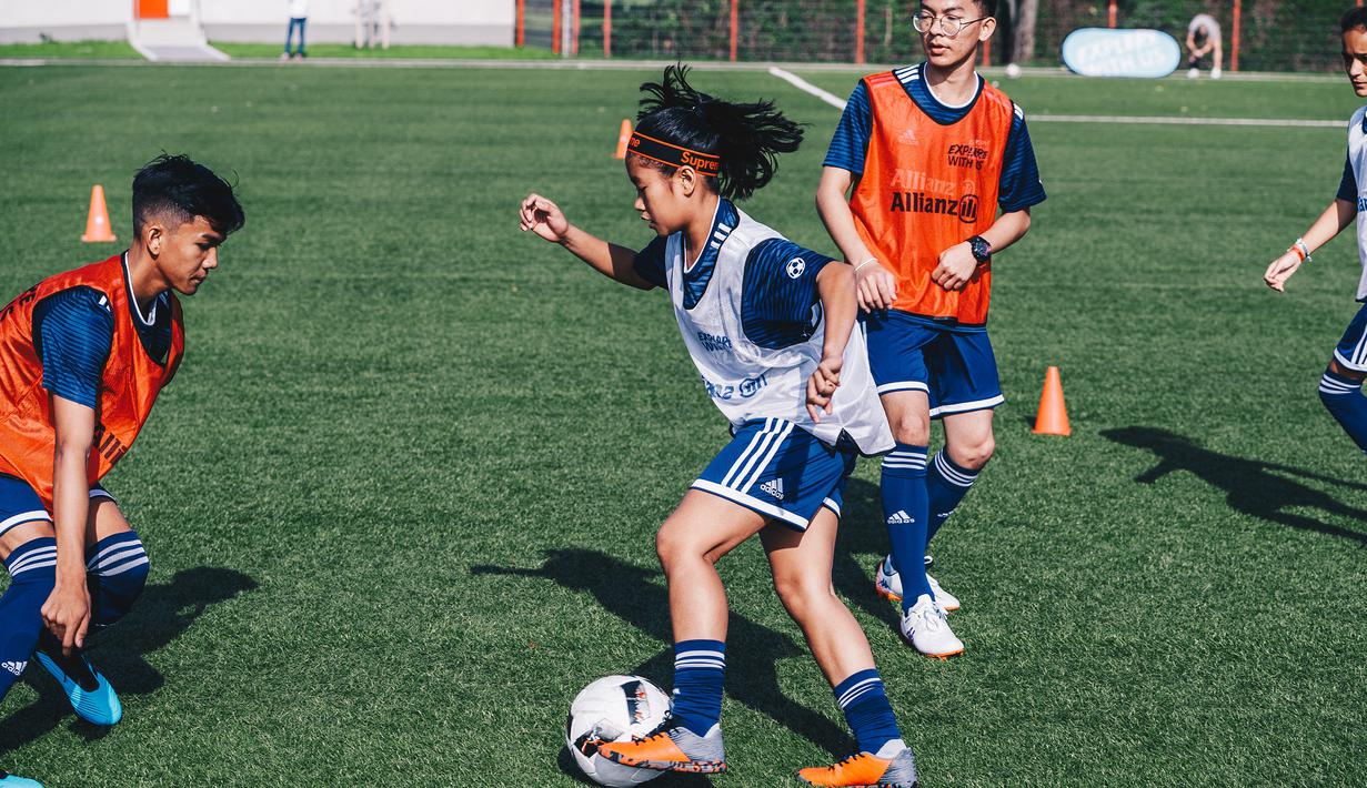 Pesepak bola muda saat mengikuti Allianz Explorer Camp Football 2019 di Munchen, Jerman, Sabtu (24/8). Allianz Indonesia mengirimkan dua pesepak bola muda berbakat ke Jerman. (Dokumentasi Allianz)