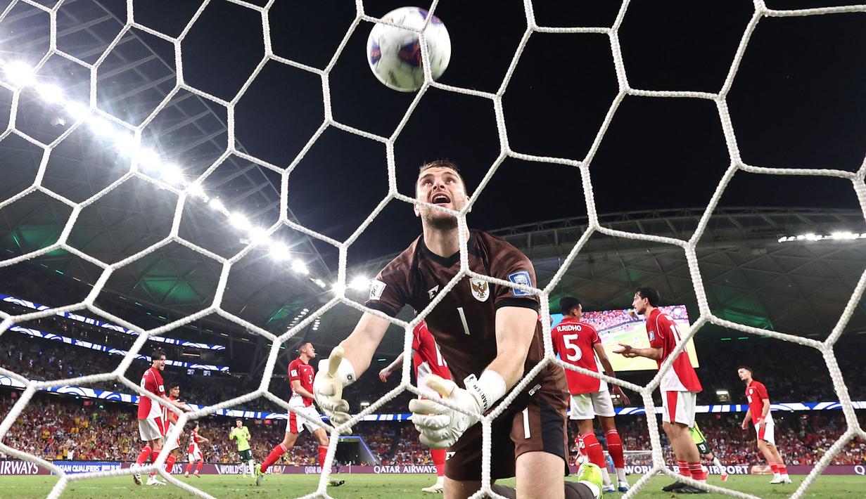 Skuad Garuda harus mengakui keunggulan tuan rumah dan menyerah dengan skor telak 1-5. (AFP/David Gray)