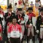 Tim berkuda Indonesia meraih medali emas Sea Games 2015 nomor nomor tunggang serasi tim yang dihelat di Singapore Turf Club Riding Centre, Sabtu (6/6/2015). Menpora Imam Nahrawi mengalungkan medali pada para pemenang (Liputan6.com/Helmi Fithriansyah)