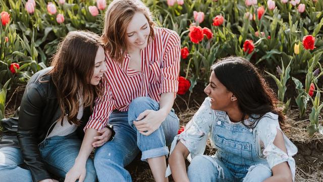 Menyukai Obrolan yang Tidak Membosankan