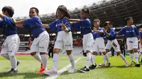 Ragam ekspresi anak-anak yang menjadi player escort kid di pertandingan Piala AFC 2019 antara Persija Jakarta kontra Ceres-Negros di Stadion Utama Gelora Bung Karno, Senayan, Jakarta, Selasa (23/4/2019). (Bola.com/Peksi Cahyo)