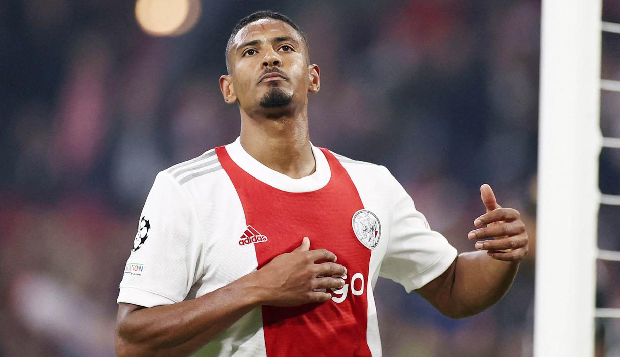 Penyerang Ajax Amsterdam, Sebastien Haller, berada di posisi kedua dengan 11 gol. Namun sayang sang pemain sudah tidak mungkin menambah gol lagi karena timnya sudah tersingkir. (AFP/Kenzo Tribouillard)