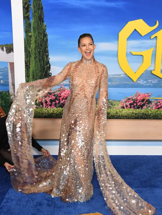 Kate Hudson berpose saat menghadiri pemutaran perdana "Glass Onion: A Knives Out Mystery" di Academy Museum of Motion Pictures  di Los Angeles, California pada 14 November 2022. (Jon Kopaloff/Getty Images/AFP)
