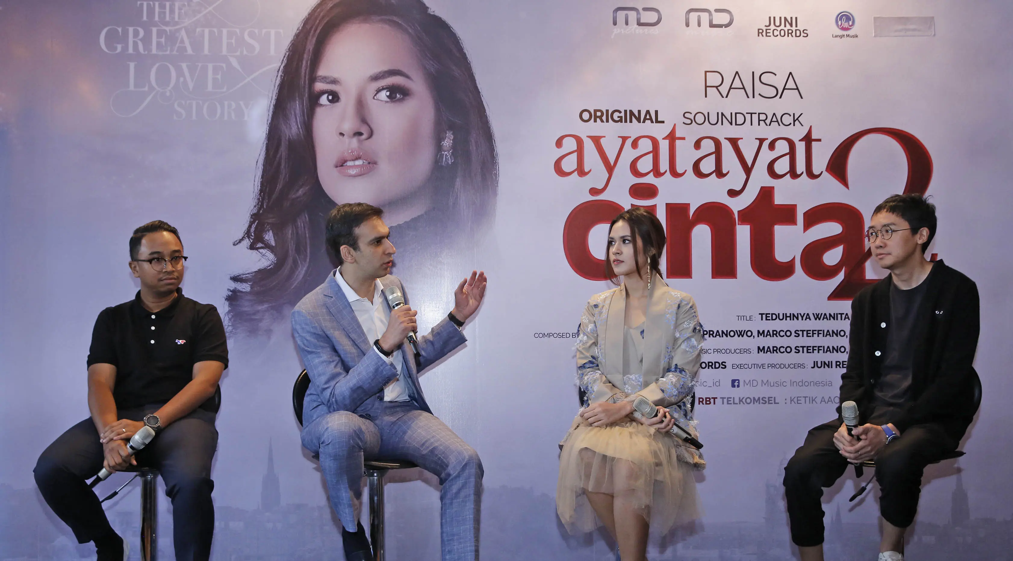 Penyanyi Raisa saat jumpa pres soundtrack fil Ayat-Ayat Cinta 2 di kawasan Setiabudi, Jakarta, Senin (27/11/2017). Raisa mengisi soundtrack film Ayat-Ayat Cinta 2.