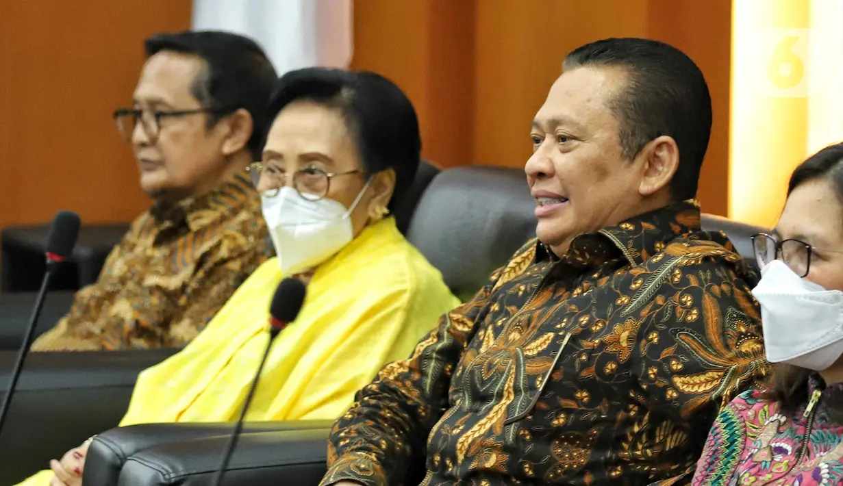 Ketua MPR Bambang Soesatyo menghadiri Focus Group Discussion (FGD) bekerjasama dengan Brain Society Centre di Ruang Delegasi Lantai 2 Gedung Nusantara IV MPR, Jakarta, Kamis (1/12/2022). Diskusi tersebut bertema "Kebijakan Bank Tanah Dalam Perspektif Konsep dan Implementasi Untuk Mewujudkan Keadilan Sosial Berdasarkan UUD 1945." (Liputan6.com/Angga Yuniar)