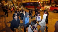 Warga di Chile mulai berhamburan ke luar rumah pascagempa. (Reuters)