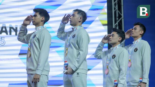 Foto: Tumbangkan Juara Dunia Asal Malaysia, Sabar Karyaman/Moh. Reza Pahlevi Raih Medali Emas di SEA Games 2025