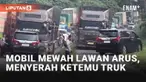 Jangan coba-coba menyalip kemacetan dengan melawan arus. Sebuah mobil mewah nekat melakukannya karena terjebak macet. Namun aksinya yang melanggar garis marka lurus harus berakhir usai berhadapan dengan truk tronton.