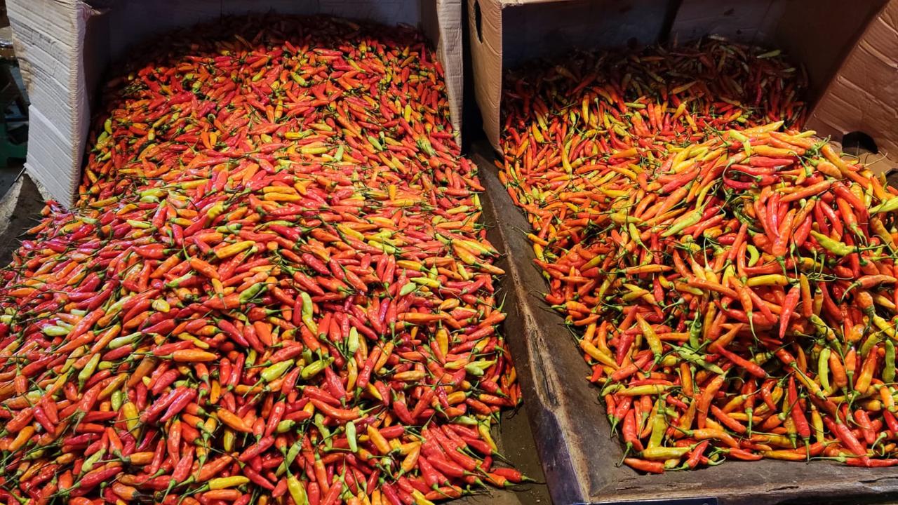 Satu hari menjelang penghujung 2022, pasokan cabai terpantau aman dan harga relatif terkendali.