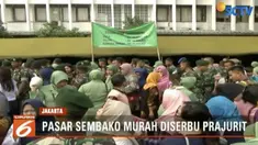 Prajurit Konstrad Gambir serbu pasar sembako murah yang digelar di Makostrad Gambir, Jakarta Pusat.