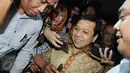 Mantan Ketua DPR RI, Setya Novanto usai menjalani pemeriksaan di Kejaksaan Agung, Rabu (10/2/2016). Kedatangan Novanto dalam rangka memberi keterangannya sebagai saksi dalam perkara kasus Freeport. (Liputan6.com/Helmi Afandi)