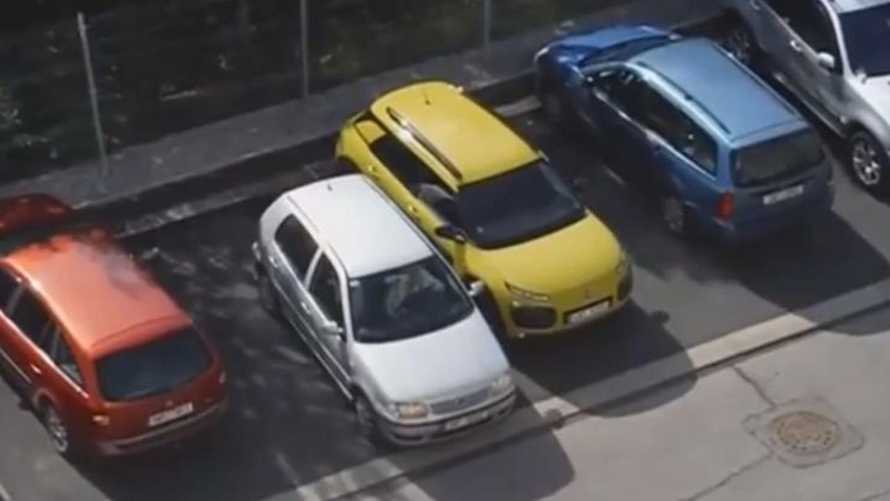 Tidak Piawai Mengemudi, Wanita ini Rusak Mobil Ketika Parkir