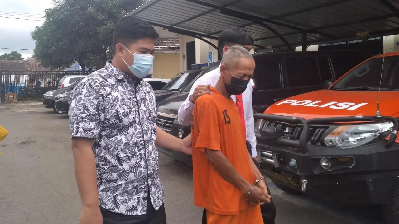 Dadang, pemilik kolam pembibitan ikan kampung Cisosopan, Kecamatan Sukarame, akhirnya ditetapkan sebagai tersangka atas kemarian Yusuf dan Enan, calon pembeli ikan di kolamnya.