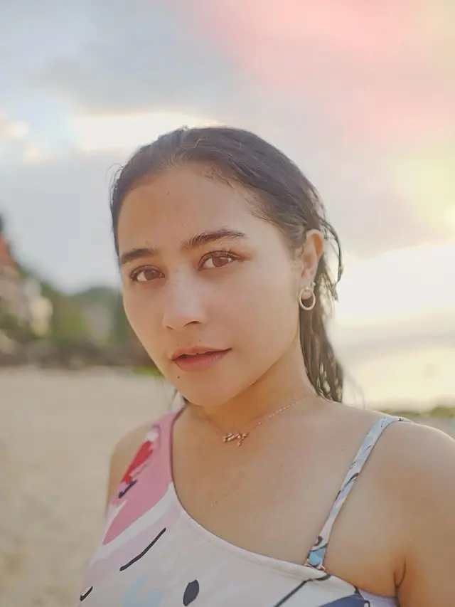 7 Momen Liburan Prilly Latuconsina di Bali, Wajah Bangun Tidurnya Jadi Sorotan