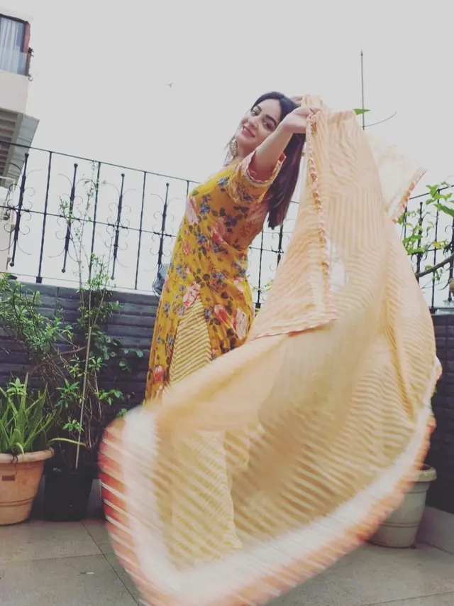 Ingat Gadis Dekil di Serial India Nakusha? Ini 6 Potret Terbaru Mahhi Vij