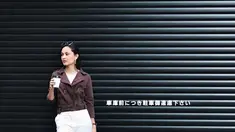 Menggunakan Blazer berwarna cokelat dengan celana wana putih, Clara tampil sangat santai saat liburan ke Jepang. Wanita cantik ini ternyata sudah memulai karir di dunia hiburan sebagai model dan bintang video klip Rizky Febian pada tahun 2016. (Liputan6.com/IG/clarabernadeth)