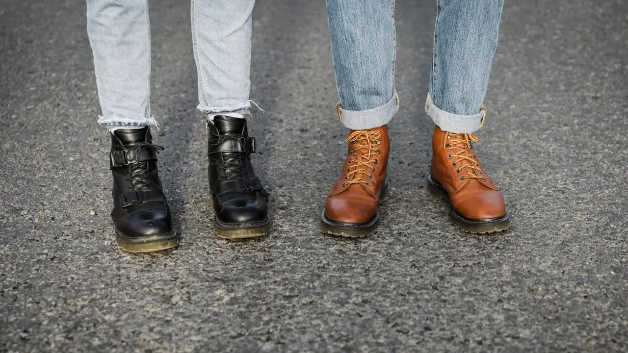 Jenis Sepatu yang Cocok untuk Dipakai Jalan Jarak Panjang (photo by freepik.com)