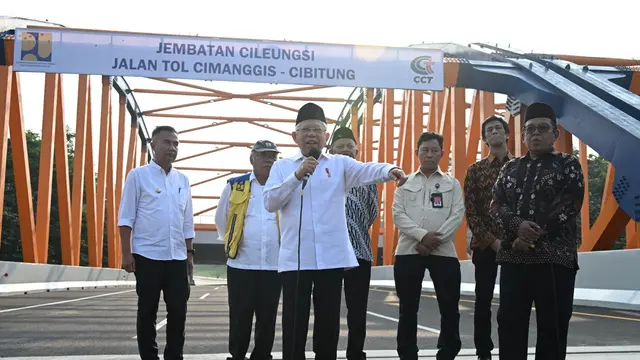 Wakil Presiden (Wapres) Ma'ruf Amin meresmikan jalan tol sepanjang 26,18 kilometer (km) di Jembatan Sungai Cileungsi KM 57+400 di Jalan Tol Cimanggis-Cibitung,