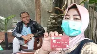 Dokter UH saat didampingi kuasa hukumnya Sugiyarto, menunjukkan kartu anggota IDI (Ikatan Dokter Indonesia) Kabupaten Blora. (Liputan6.com/Ahmad Adirin)