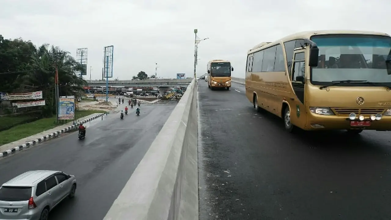 Fly Over di Simpang Arengka yang dibuat untuk mengurai kemacetan di Kota Pekanbaru