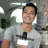 Eza Gionino mencoba diving untuk pertama kalinya di dalam sinetron Aku Jatuh Cinta. Sempat panik karena belum latihan, ternyata Eza punketagihan ingin diving lagi di dalam laut.