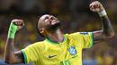Pemain Brasil, Neymar melakukan selebrasi setelah mencetak gol ke gawang Bolivia pada laga Kualifikasi Piala Dunia 2026 di Jornalista Edgar Proença 'Mangueirao' stadium, Belem, Brasil, Sabtu (9/9/2023) pagi WIB. Neymar berhasil menjadi pencetak gol terbanyak sepanjang masa Brasil setelah mencetak gol untuk kemenangan 5-1 atas Bolivia. (AFP/Carl De Souza)
