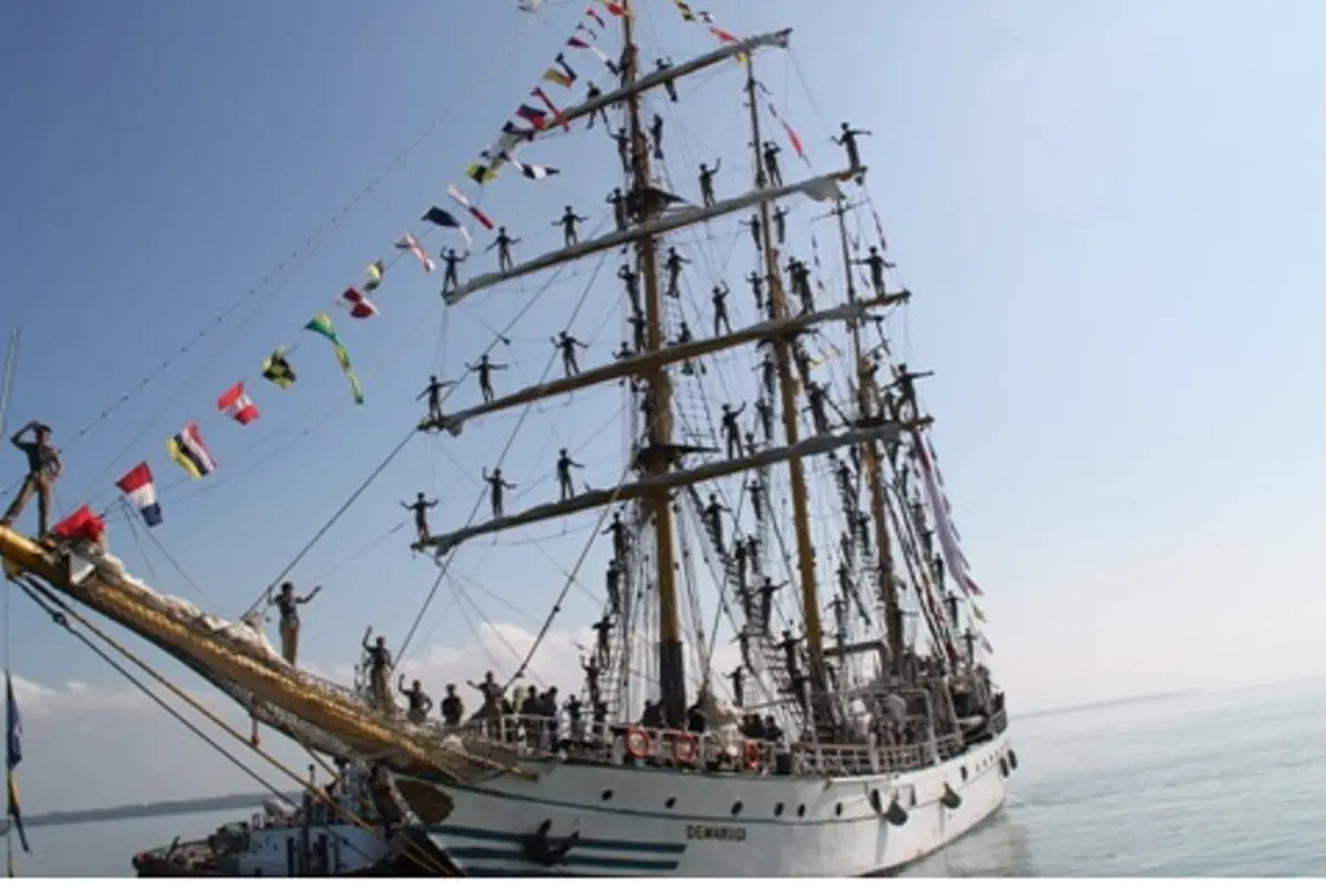 Kunjungan KRI Dewaruci dan Taruna Taruni AAL di Kotabaru