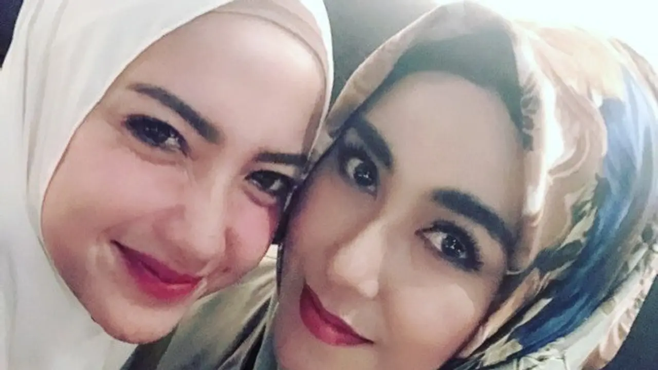 [Bintang] Bikin Adem, Ini 7 Foto Penampilan Tia Ivanka Saat Berhijab