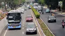 Pengendara melintasi Jalan Rasuna Said, Jakarta, Selasa (8/8). Dinas Perhubungan DKI Jakarta berencana melakukan perluasan kawasan ganjil genap hingga Jalan Rasuna Said. (Liputan6.com/Helmi Fithriansyah)