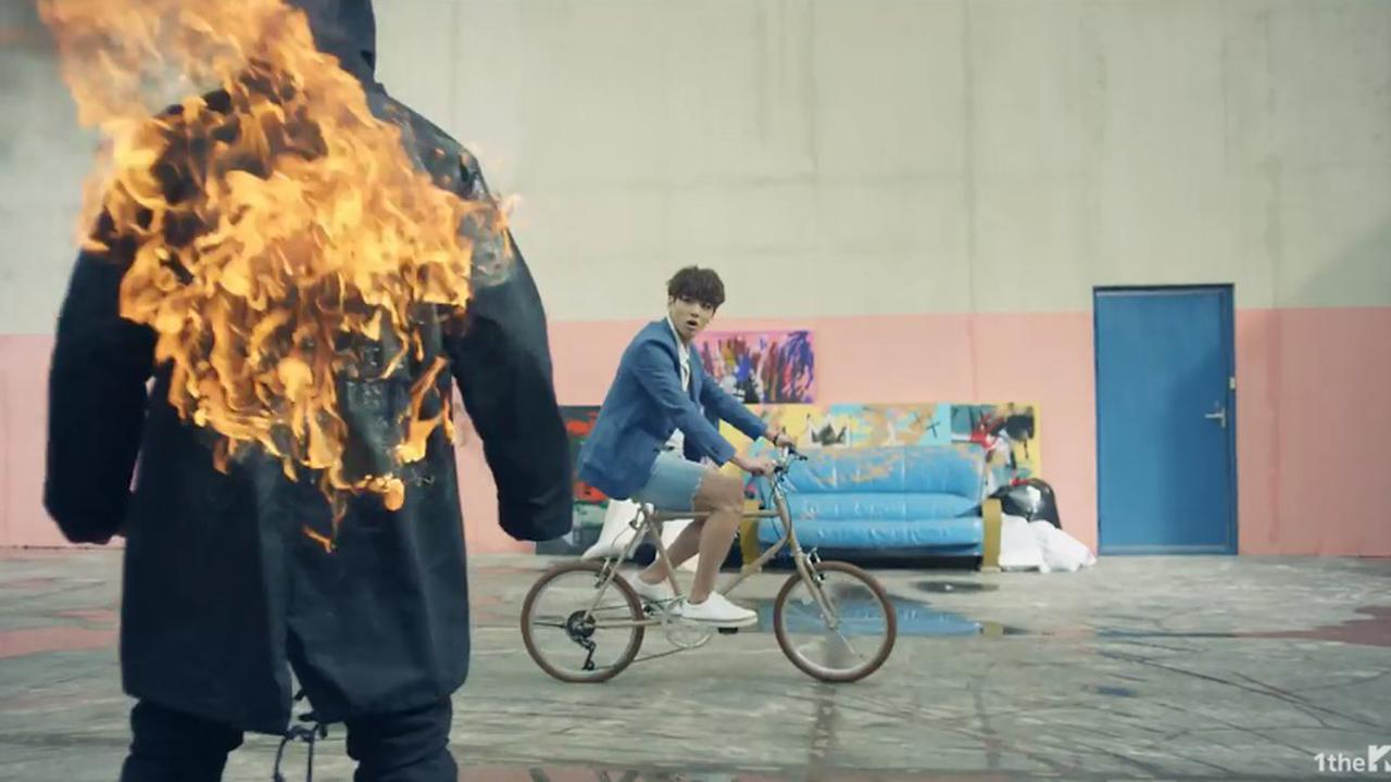 Sadis, Gadis Ini Dibakar Sesepuh karena Hal Sepele