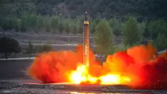 Rudal ballistik jarak jauh Hwasong-12 (Mars-12) diluncurkan saat uji coba di Korea Utara, Selasa (15/5). Rudal Hwansong-12 mampu mencapai ketinggian 2.000km dan menempuh jarak sekitar 700km. (AFP/KCNA)