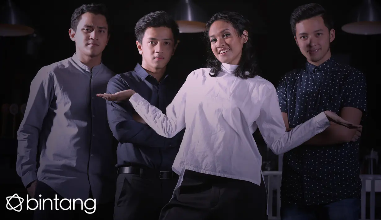 Ilham Aditama, Febrian Nindyo, Dalila Azkadi, serta Ezra Mandira yang tergabung dalam grup band HiVi kini tengah mewarnai belantika musik Indonesia. (Febio Hernanto/Bintang.com)