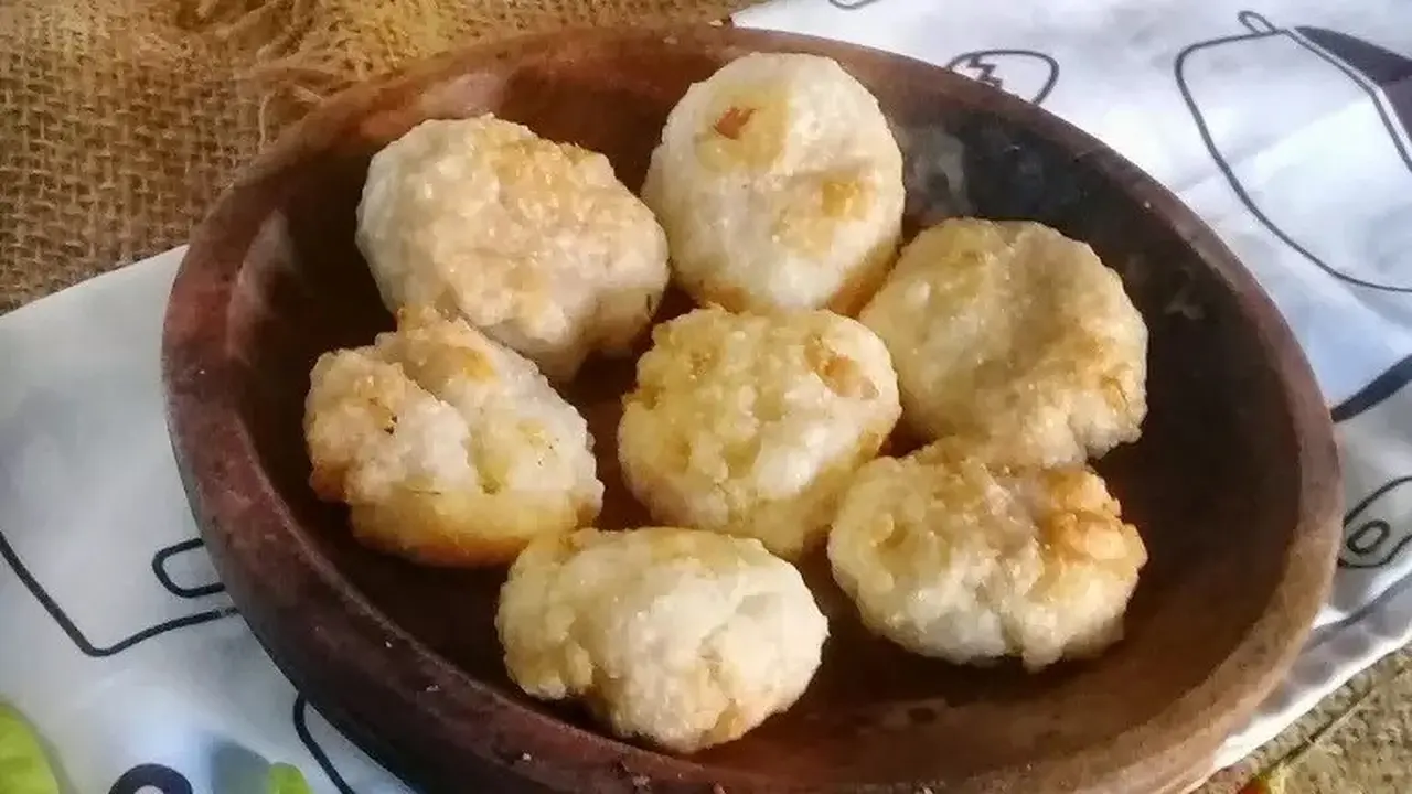 Resep cireng nasi tiga bahan. (dok. Cookpad @faridaSulthan_0107)