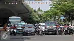 Penutupan perlintasan sebidang di Stasiun KA Duren Kalibata, Pancoran, diprediksi mundur, Jakarta, Kamis (14/7). Penutupan sendiri bagian dalam rangka menjalankan amanat UU Perkeretaapian dan manajemen lalu lintas. (Liputan6.com/Yoppy Renato)