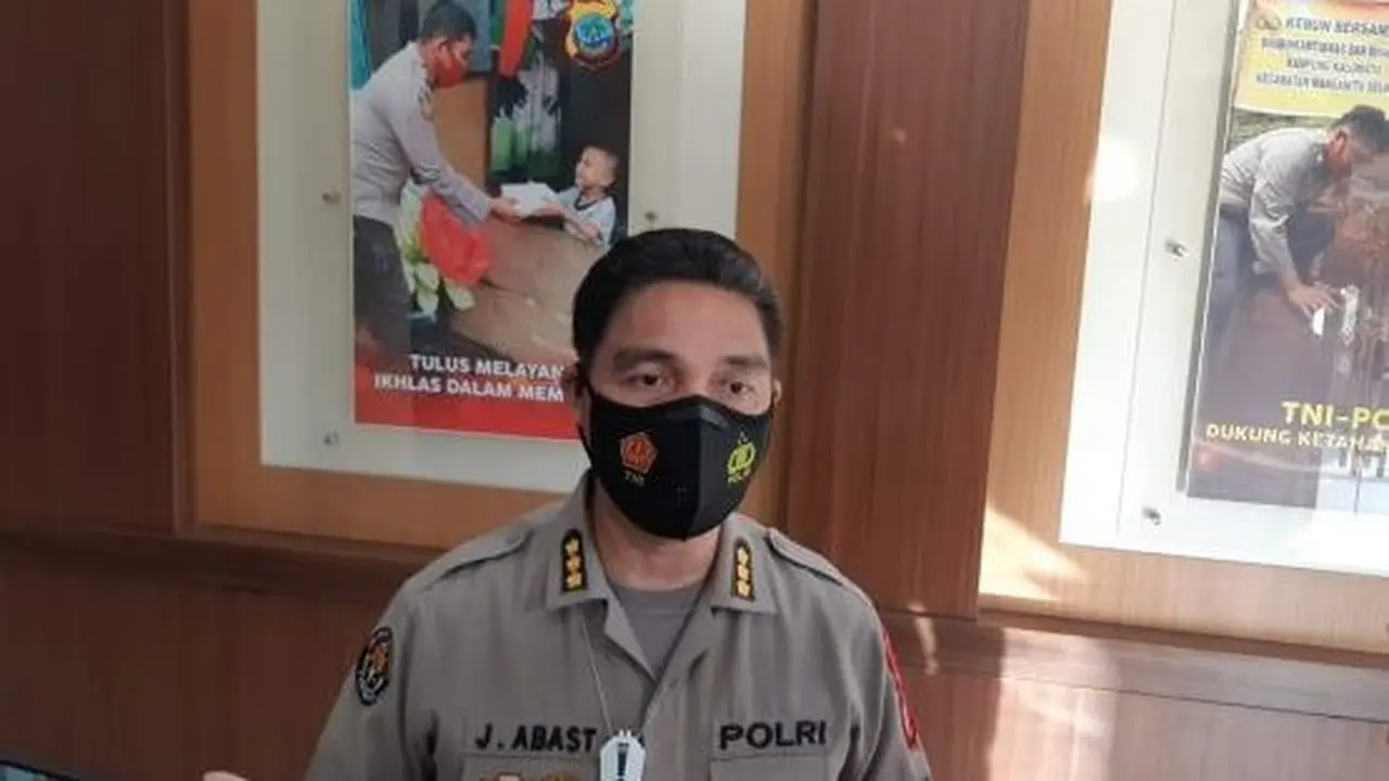 Kabid Humas Polda Sulut Kombes Pol Jules Abraham Abast.