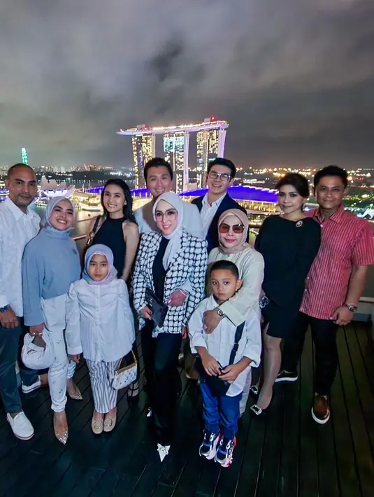 Pasangan fenomenal ini memilih merayakan hari spesial mereka di Singapura [instagram/princessyahrini]