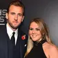 Kapten timnas Inggris Harry Kane dan pasangannya, Katie Goodland berpose setibanya di The Best FIFA Football Awards, London, Senin (23/10). Sejumlah penghargaan diberikan FIFA kepada para pelaku penting di dalam dan luar lapangan hijau. (Glyn KIRK/AFP)