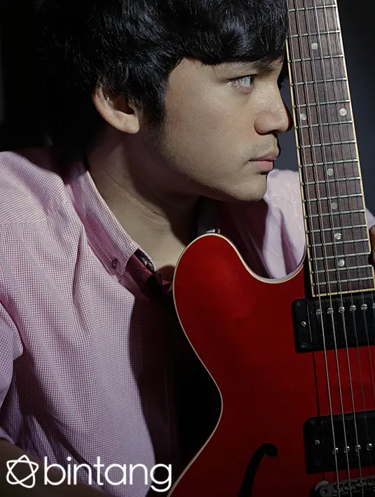 Saking cintanya dengan dunia musik, Jeremy tunjukkan dengan melahirkan karya-karya yang tidak hanya saat bersolo karier namun juga terlibat dalam sebuah kolaborasi, The Freaks, bersama Teuku Rassya, Aliando dan Nikita Willy. (Fathan Rangkuti/Bintang.com)