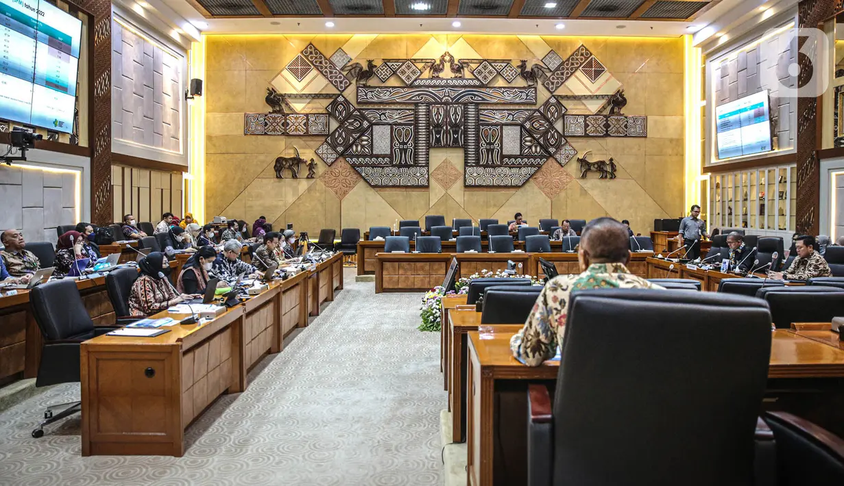 Suasana rapat kerja antara Menteri Kesehatan Budi Gunadi Sadikin dengan Komisi IX DPR di kompleks Parlemen, Senayan, Jakarta, Selasa (28/3/2023). (Liputan6.com/Faizal Fanani)