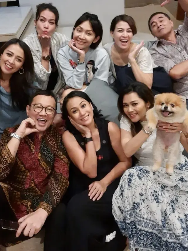 pemeran orangtua di sinetron Dari Jendela SMP buka puasa bersama (Foto: Instagram alvinadam1)