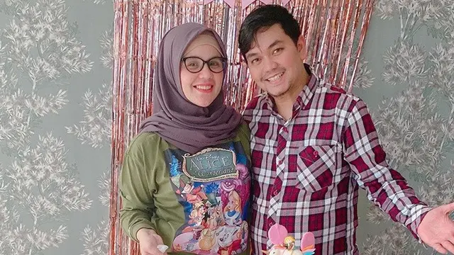 Bak Anak Muda, Ini 7 Pesona Istri Indra Bekti yang Jarang Tersorot
