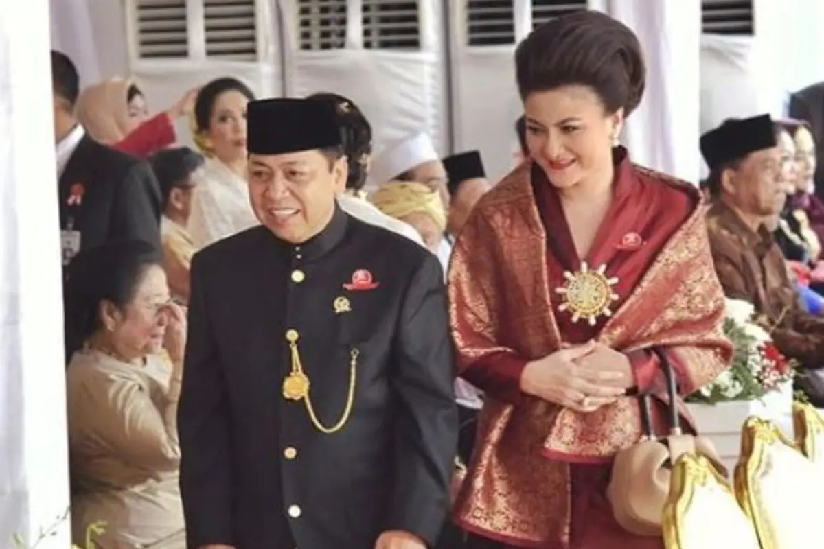 [Bintang] Begini Gaya Heboh Deisti Astriani Tagor, Istri Setya Novanto