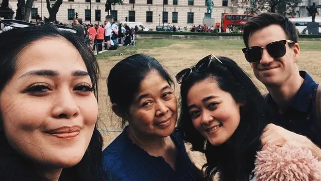 Jarang Terekspos, Ini 6 Potret Gisela Cindy dan Pacar Bulenya