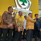 Ketum PBB Yusril Ihza Mahendra bertemu Ketum Partai Golkar Airlangga Hartarto di Markas Golkar, Slipi, Jakarta Barat, Selasa (21/3/2023). Usai pertemuan, Airlangga membuka peluang berduet dengan Yusril di Pilpres 2024. (Liputan6.com/Lizsa Egeham)