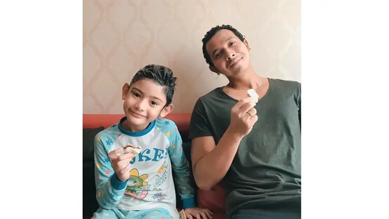 7 Potret Keakraban Sonny Septian dan King Faaz Arafiq, Kompak Banget