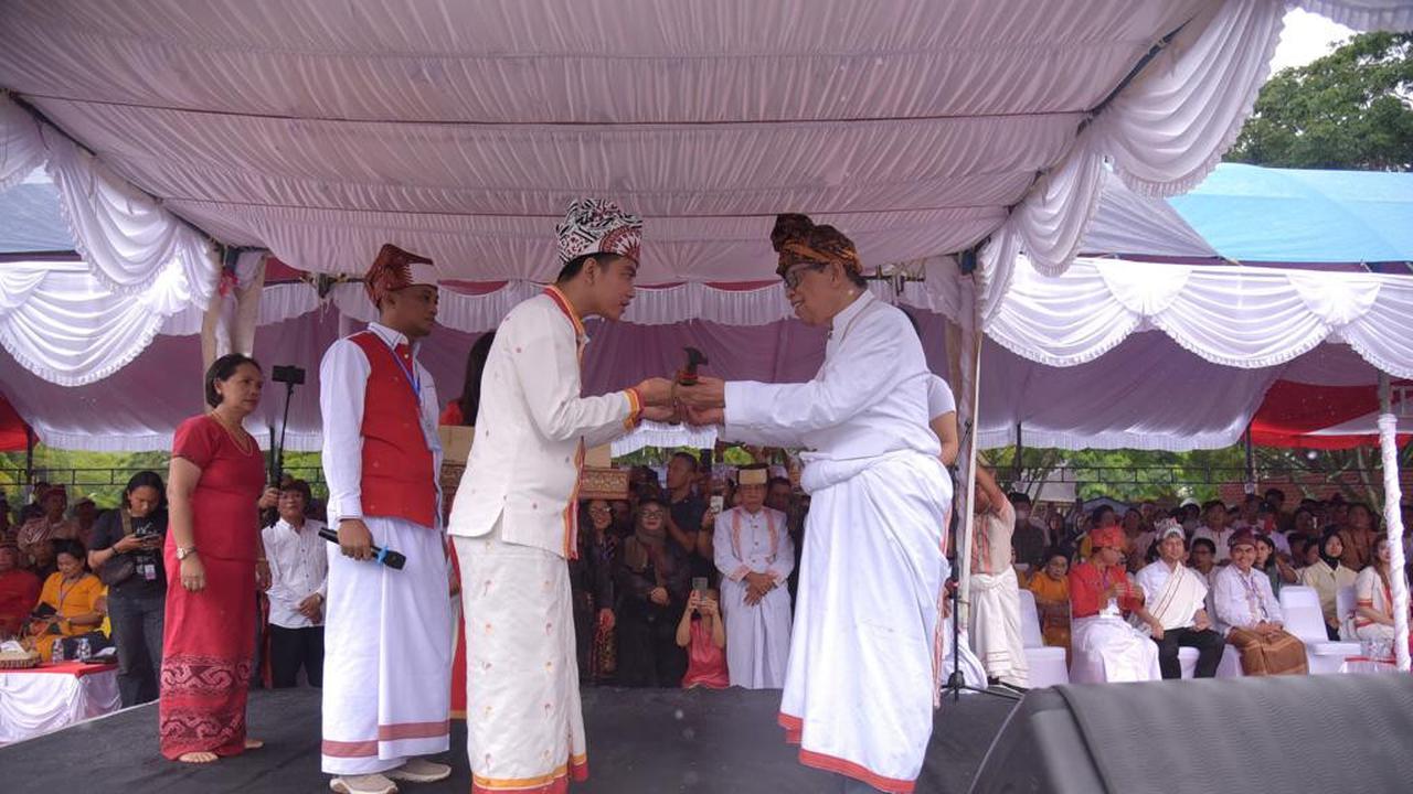 Cawapres nomor urut 2 Gibran Rakabuming Raka mendapat gelar Lasok Pindan di Sulawesi Selatan.