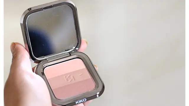 Ilustrasi blush-on