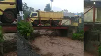 Hujan deras yang melanda Kabupaten Karo, Sumut, mengakibatkan terjadinya aliran lahar dingin Gunung Sinabung. (Liputan6.com/Reza Efendi)