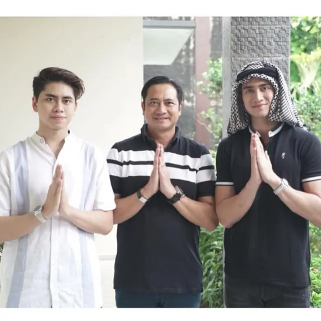 6 Potret Kebersamaan Verrell Bramasta dan Athalla Naufal Bareng Sang Ayah, Kompak