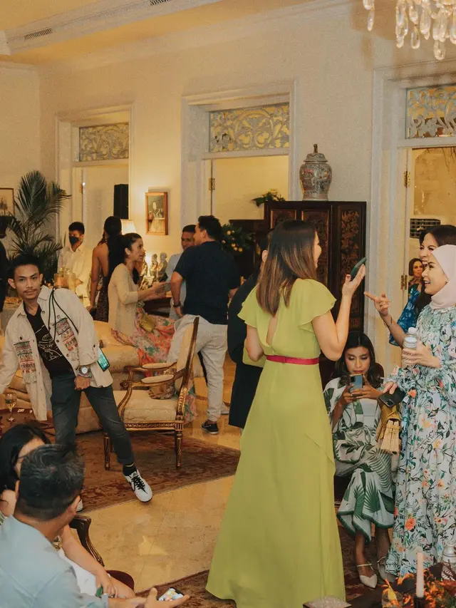 Nia Ramadhani bersama teman-teman dekatnya (Instagram/ramadhaniabakrie)